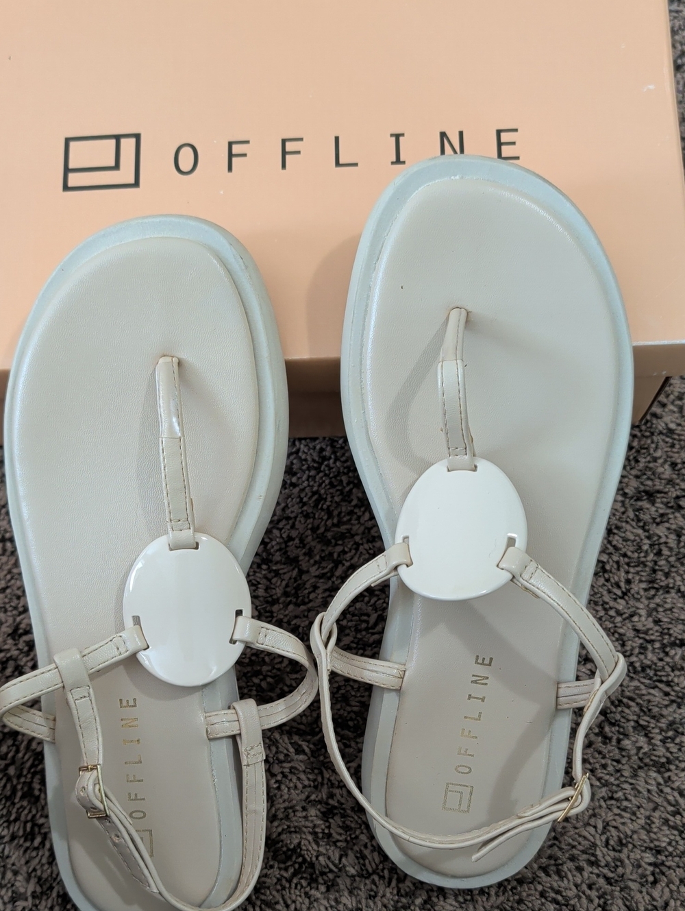 Women's Cream Thong Sandals with Oval Accent